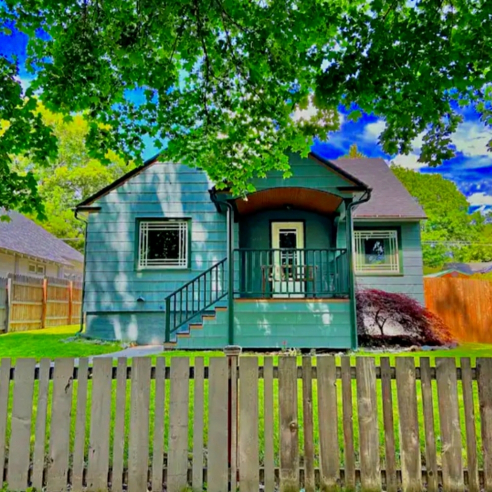 Coeur d'Alene, The Blue Gable